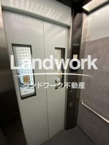 エレベーター内