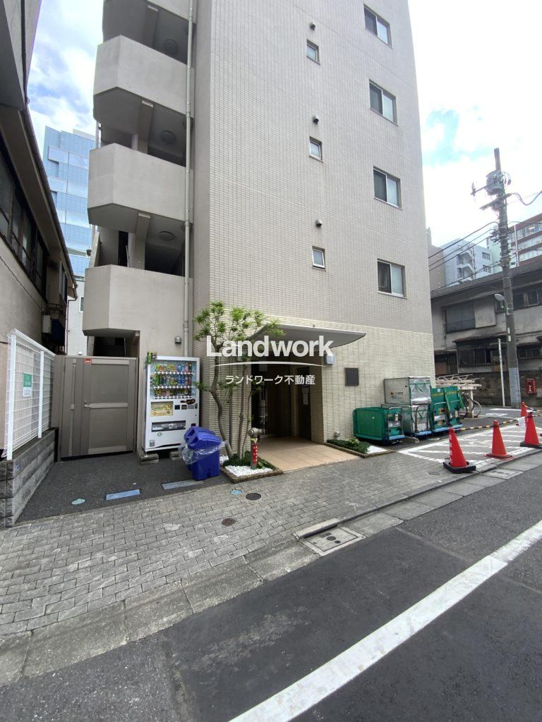 エントランス前