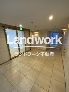 エントランスホール内